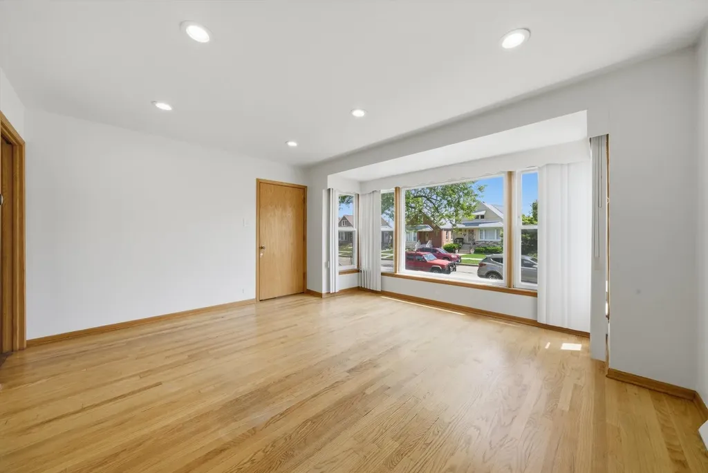 5134 South Laporte Avenue Chicago IL 60638