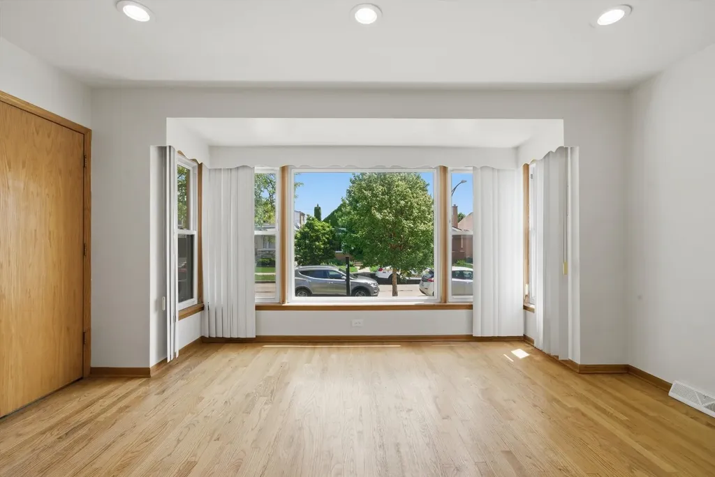 5134 South Laporte Avenue Chicago IL 60638