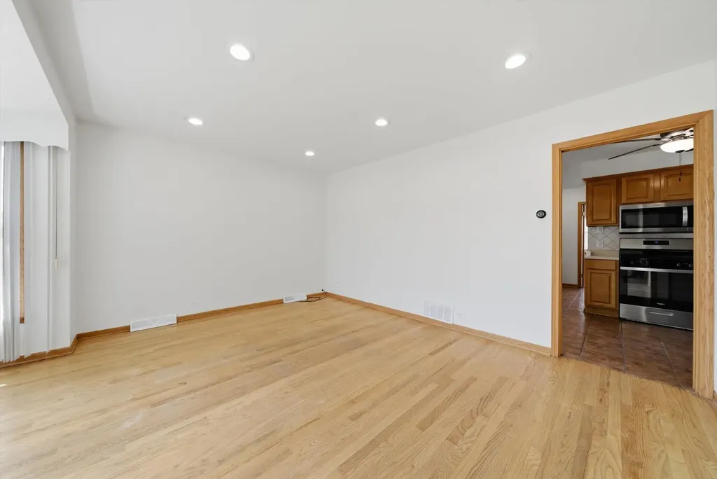 5134 South Laporte Avenue Chicago IL 60638