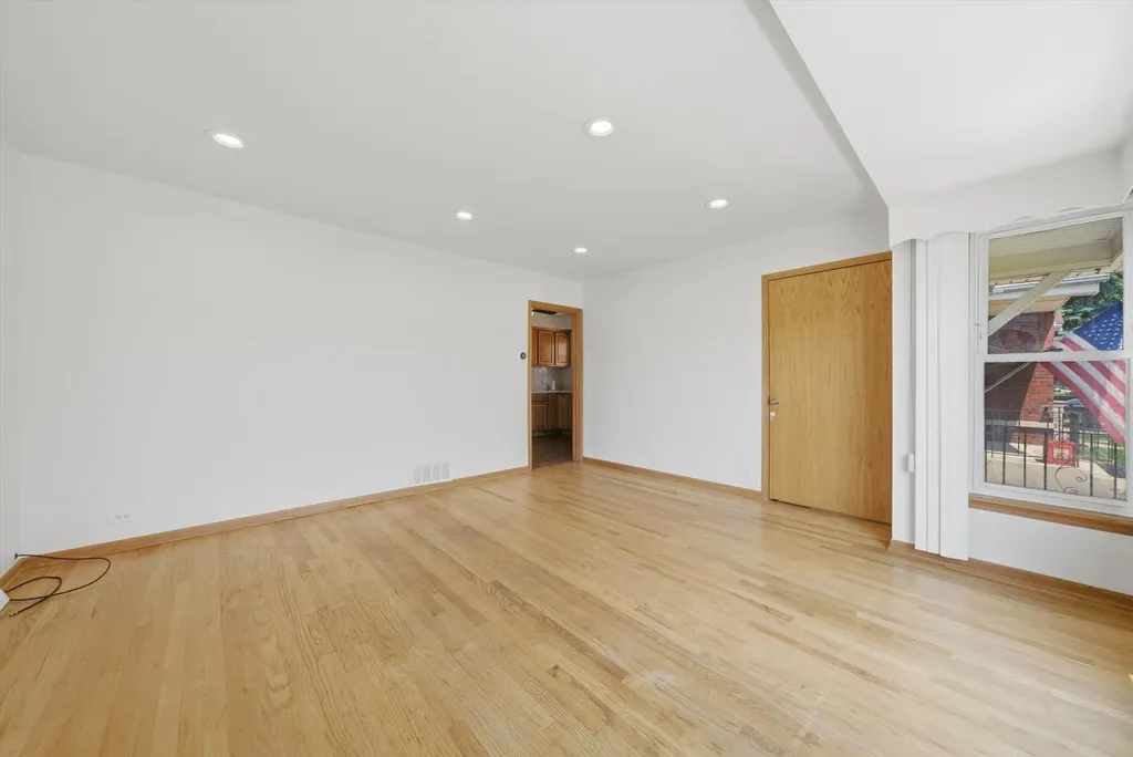 5134 South Laporte Avenue Chicago IL 60638