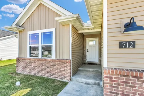 712 Cates Drive Mahomet IL 61853