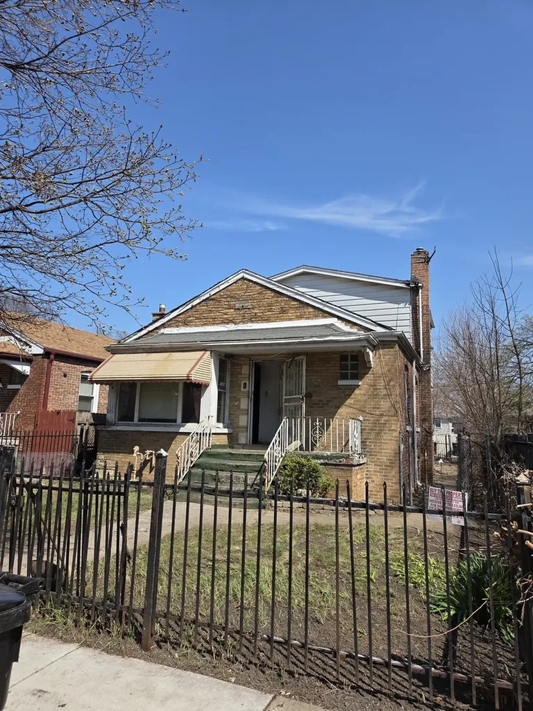 10511 South Yates Avenue Chicago IL 60617