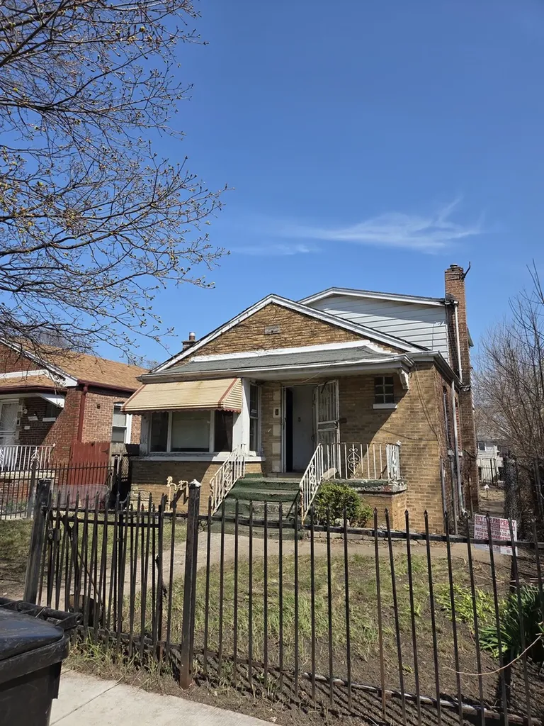 10511 South Yates Avenue Chicago IL 60617