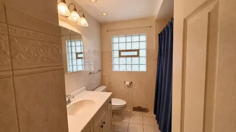 539 East 169th Street South Holland IL 60473