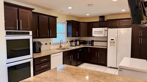539 East 169th Street South Holland IL 60473