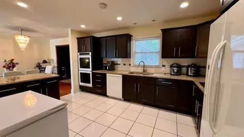 539 East 169th Street South Holland IL 60473