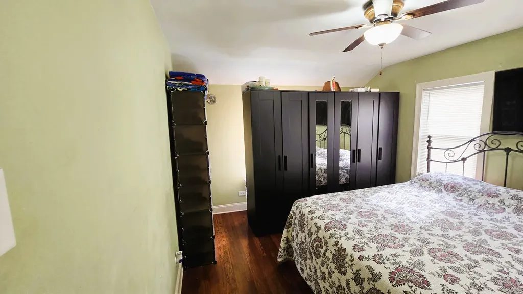 3352 West 84th Street Chicago IL 60652
