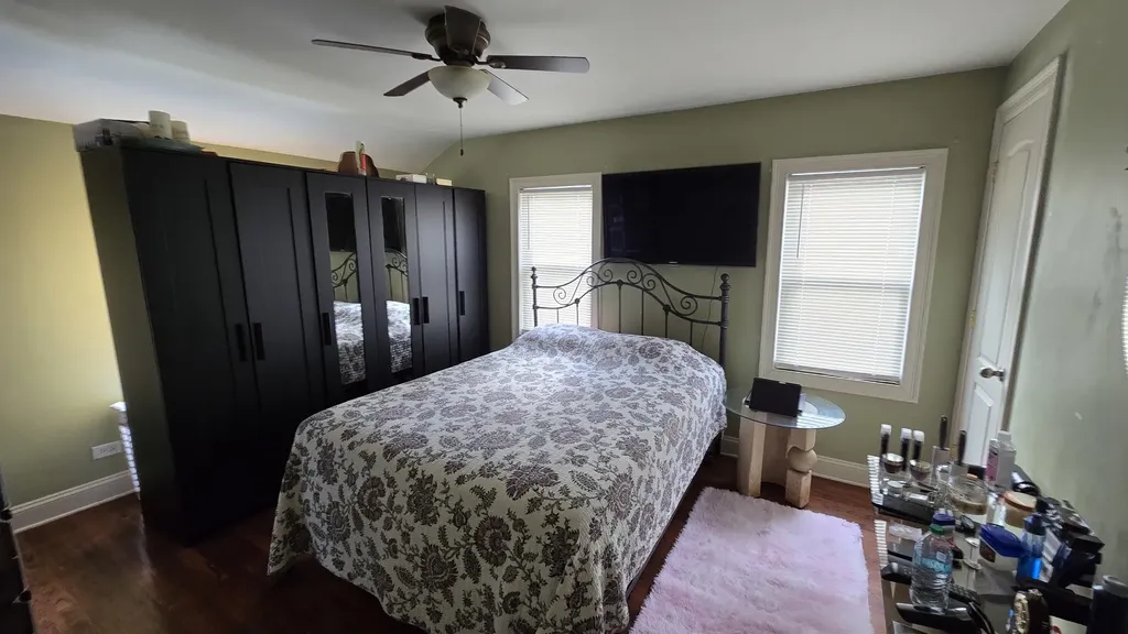 3352 West 84th Street Chicago IL 60652
