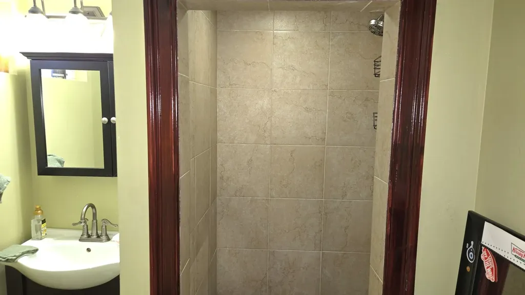 3352 West 84th Street Chicago IL 60652