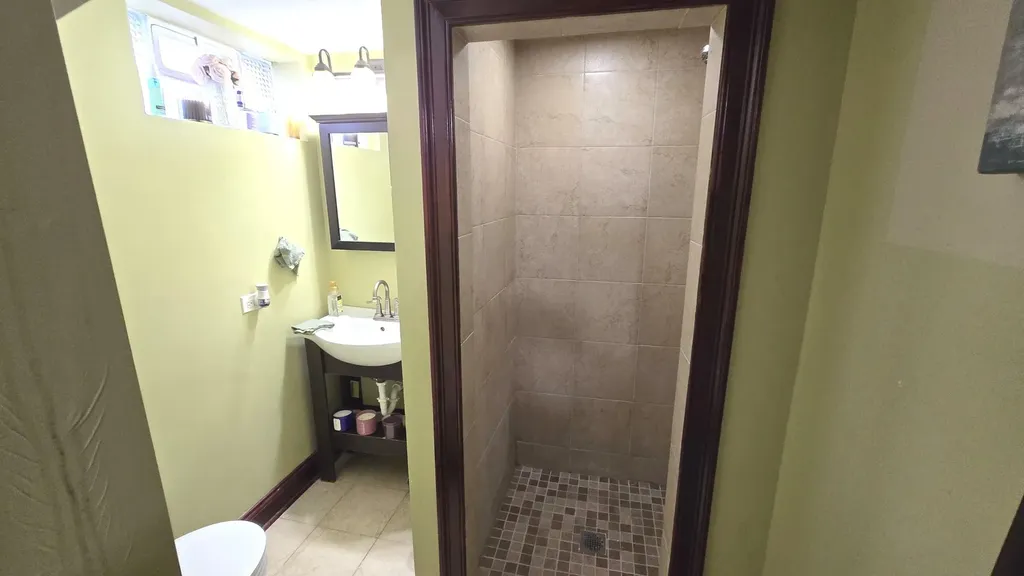 3352 West 84th Street Chicago IL 60652
