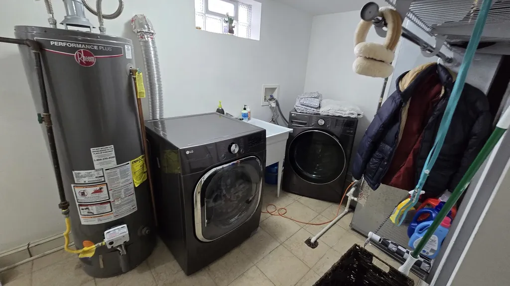 3352 West 84th Street Chicago IL 60652