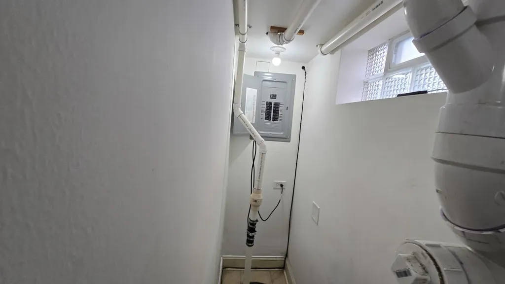 3352 West 84th Street Chicago IL 60652
