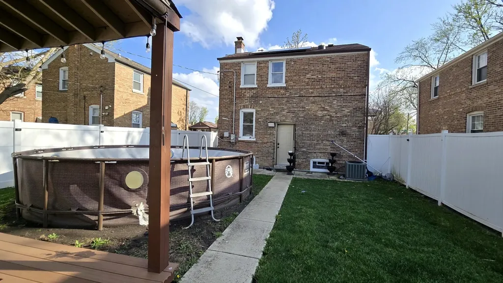 3352 West 84th Street Chicago IL 60652