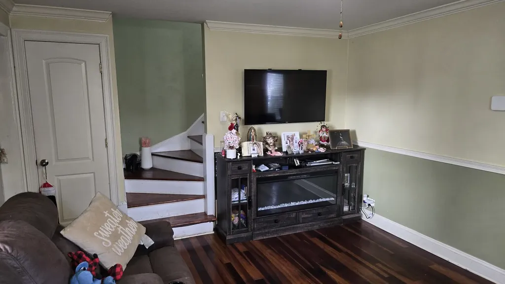 3352 West 84th Street Chicago IL 60652