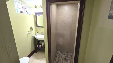 3352 West 84th Street Chicago IL 60652