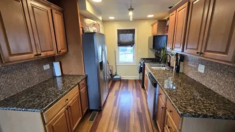 3352 West 84th Street Chicago IL 60652