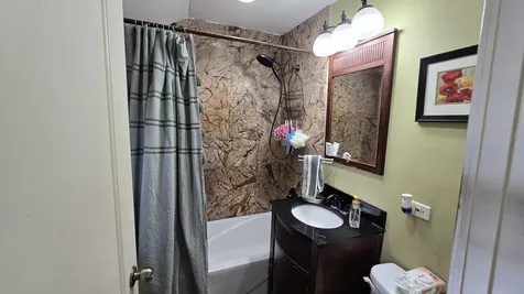 3352 West 84th Street Chicago IL 60652