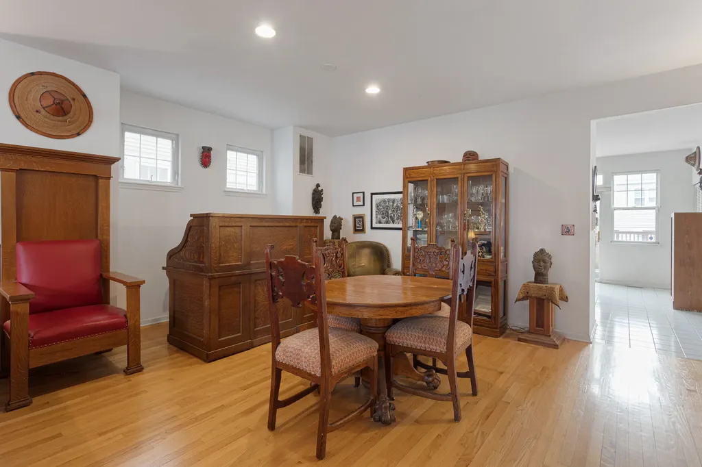 4922 South Cornell Avenue Chicago IL 60615