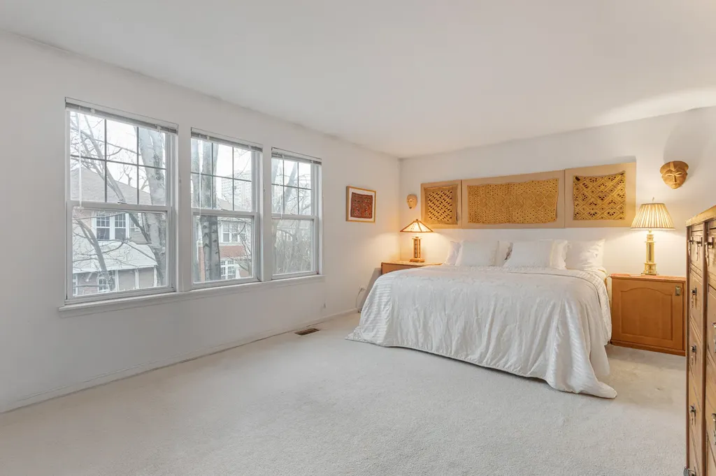 4922 South Cornell Avenue Chicago IL 60615