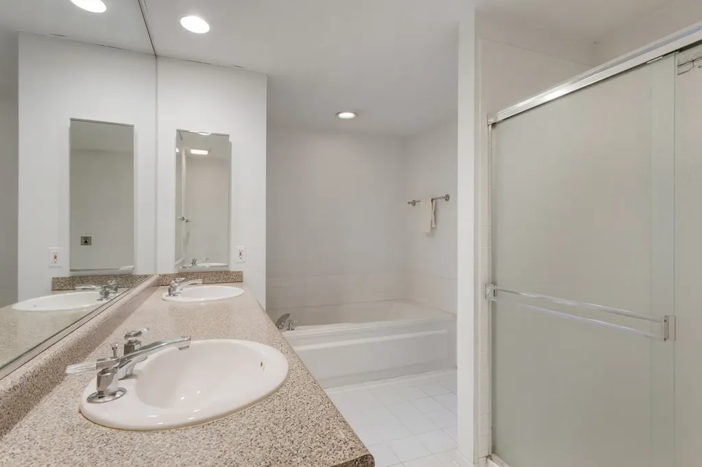4922 South Cornell Avenue Chicago IL 60615