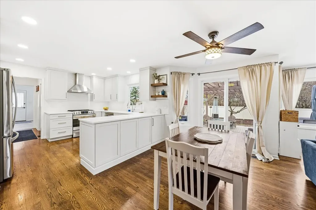 334 East Mckenna Court Elmhurst IL 60126