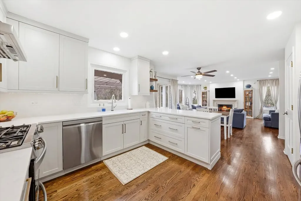 334 East Mckenna Court Elmhurst IL 60126