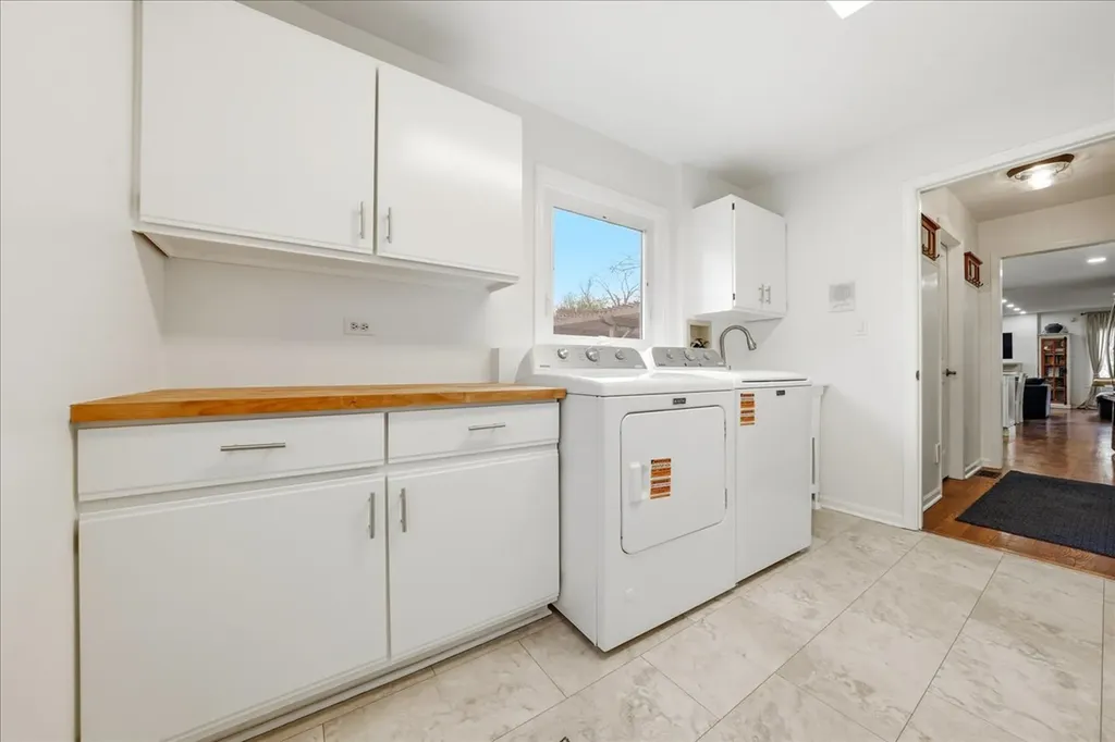 334 East Mckenna Court Elmhurst IL 60126