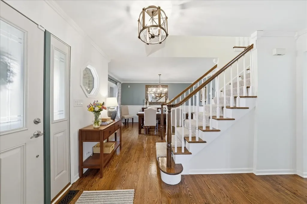 334 East Mckenna Court Elmhurst IL 60126