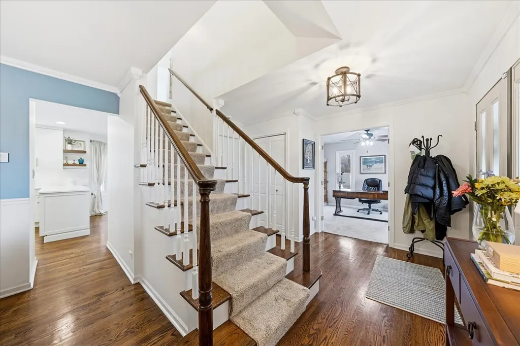 334 East Mckenna Court Elmhurst IL 60126