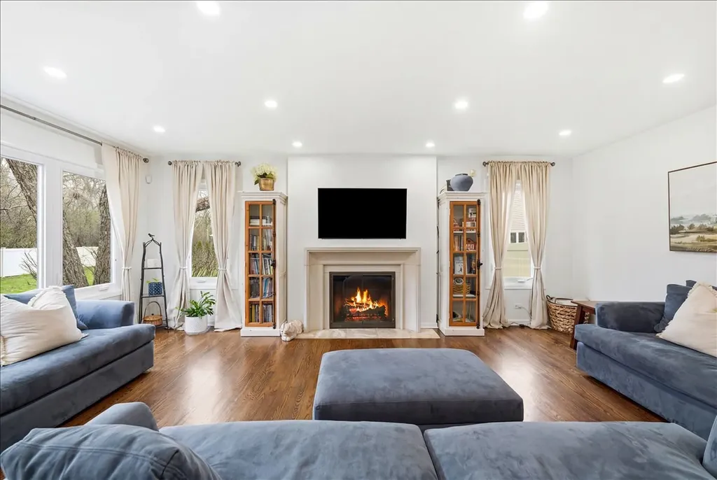 334 East Mckenna Court Elmhurst IL 60126