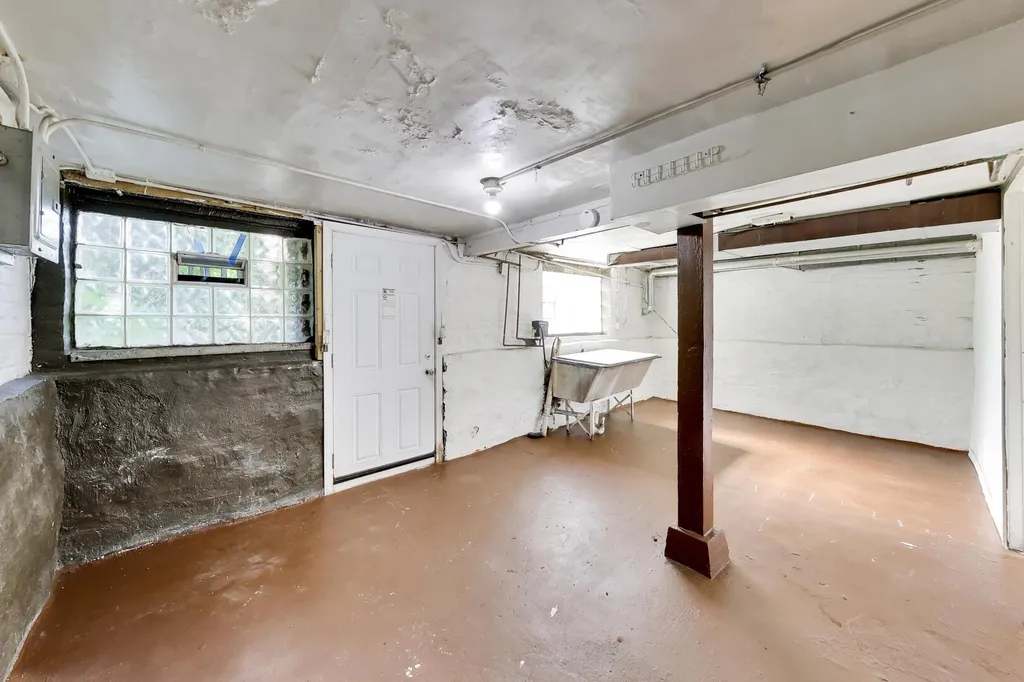 7041 South Eberhart Avenue Chicago IL 60637