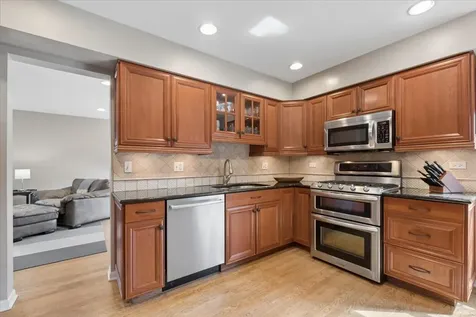 405 Caren Drive Buffalo Grove IL 60089