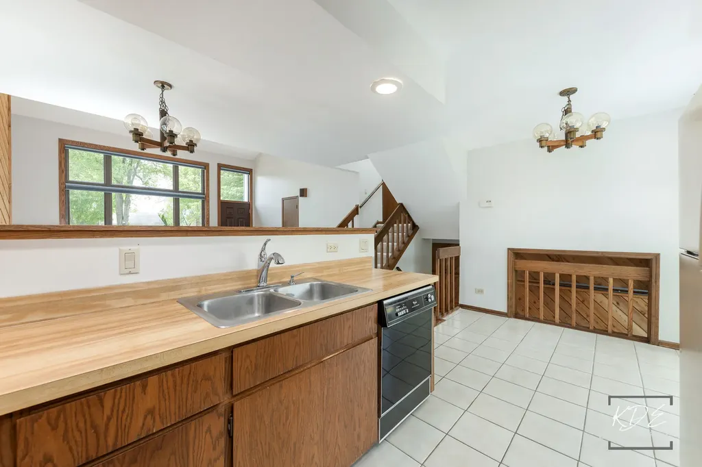 1213 Yorkshire Drive Naperville IL 60563