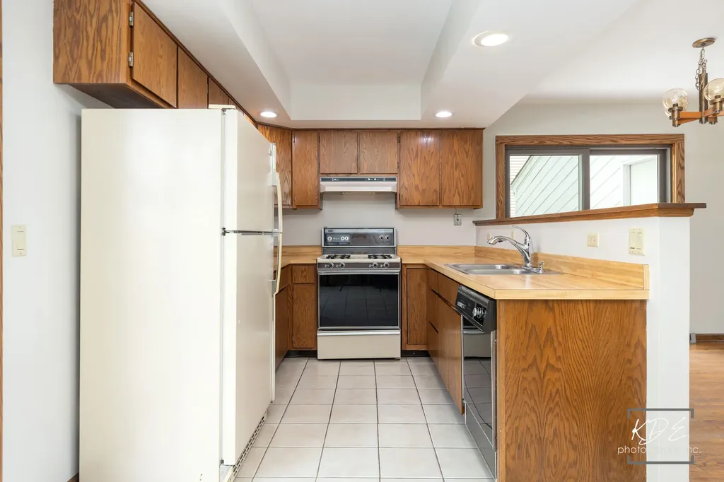 1213 Yorkshire Drive Naperville IL 60563