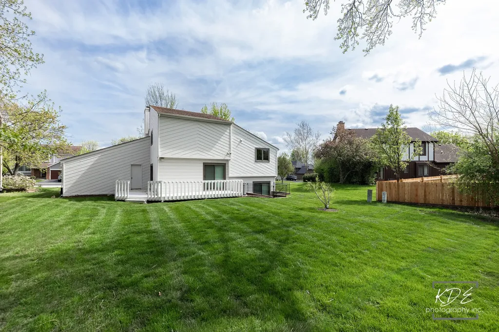 1213 Yorkshire Drive Naperville IL 60563