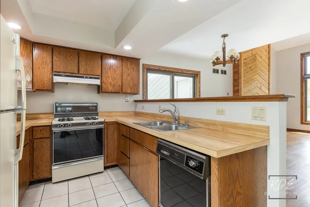 1213 Yorkshire Drive Naperville IL 60563