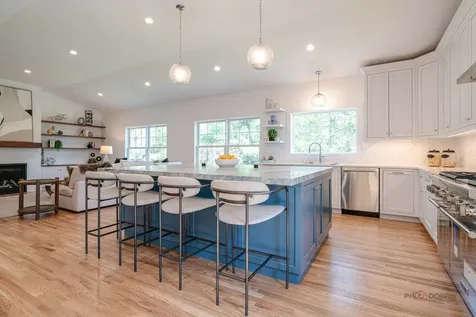 707 Brierhill Road Deerfield IL 60015