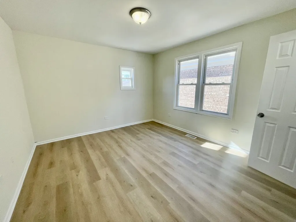 8312 South Phillips Avenue Chicago IL 60617