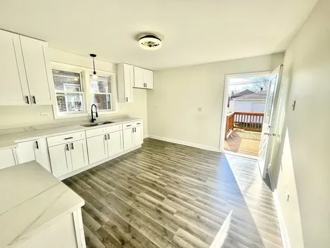 8312 South Phillips Avenue Chicago IL 60617