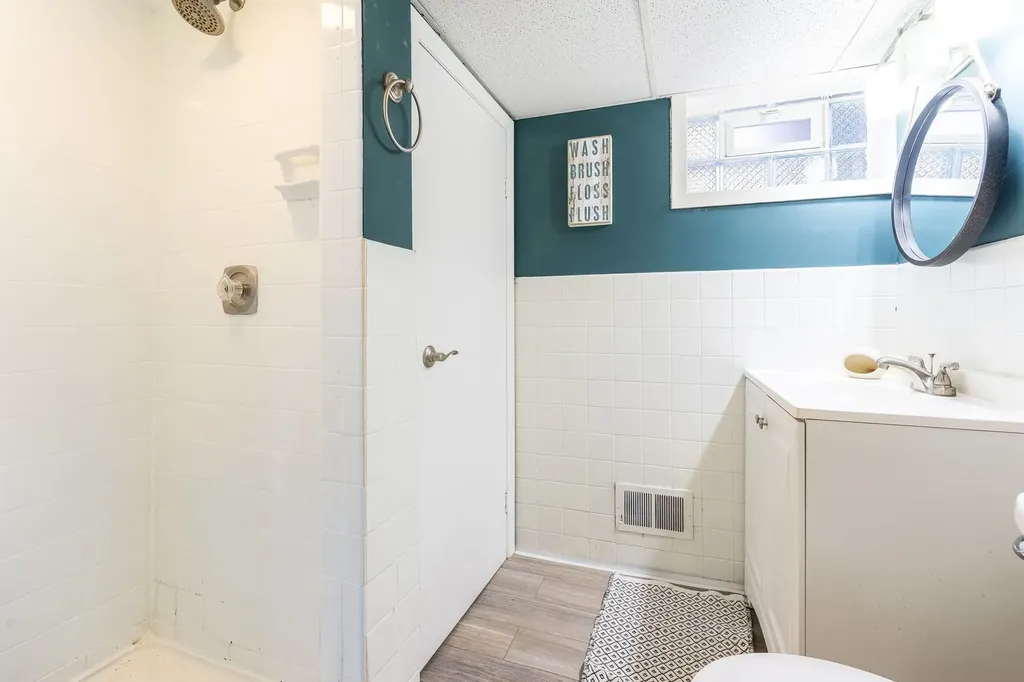 10619 South Sawyer Avenue Chicago IL 60655