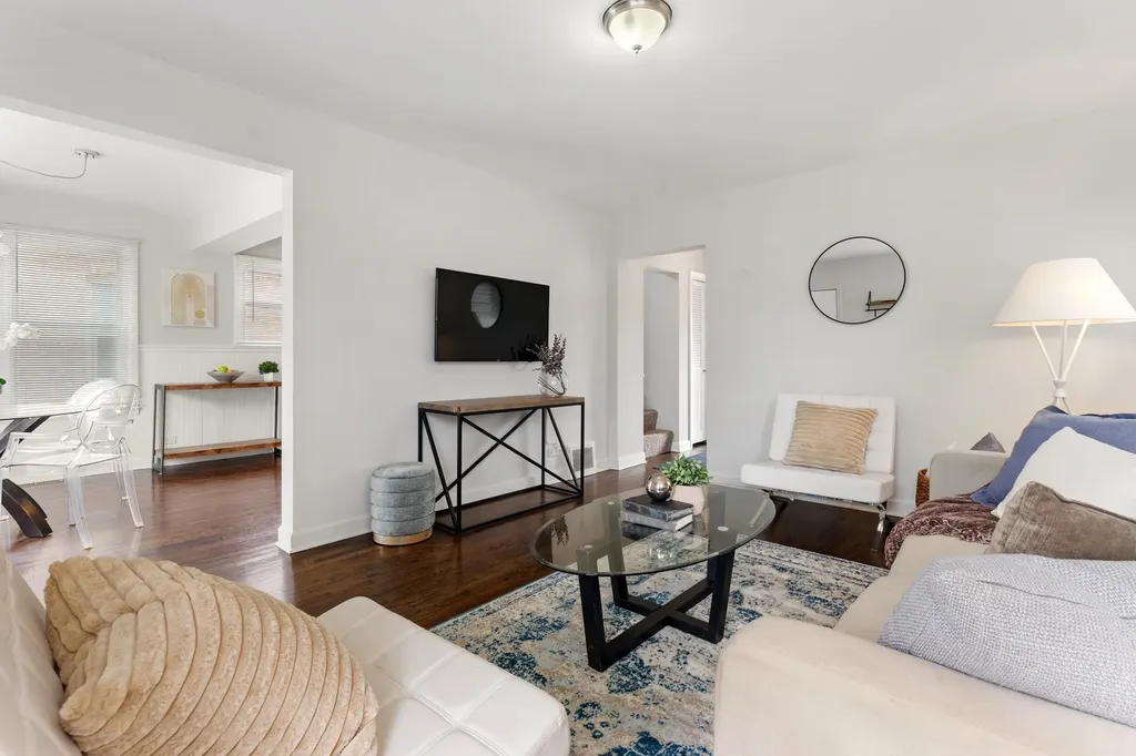 10619 South Sawyer Avenue Chicago IL 60655