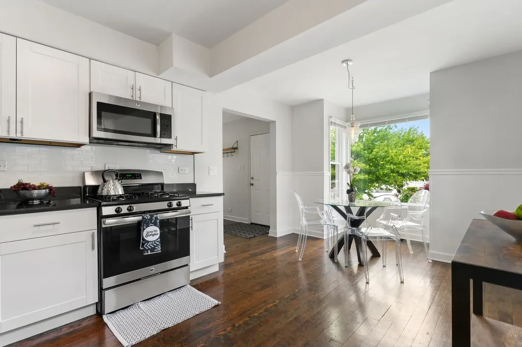 10619 South Sawyer Avenue Chicago IL 60655