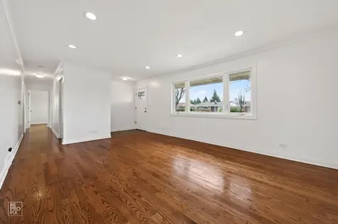 420 Berkshire Lane Des Plaines IL 60016