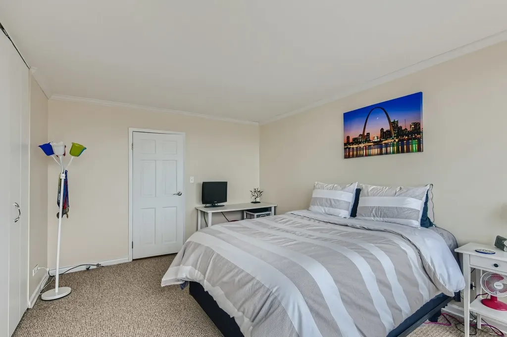 3930 North Pine Grove Avenue Chicago IL 60613