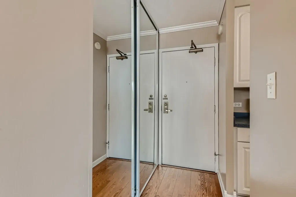 3930 North Pine Grove Avenue Chicago IL 60613