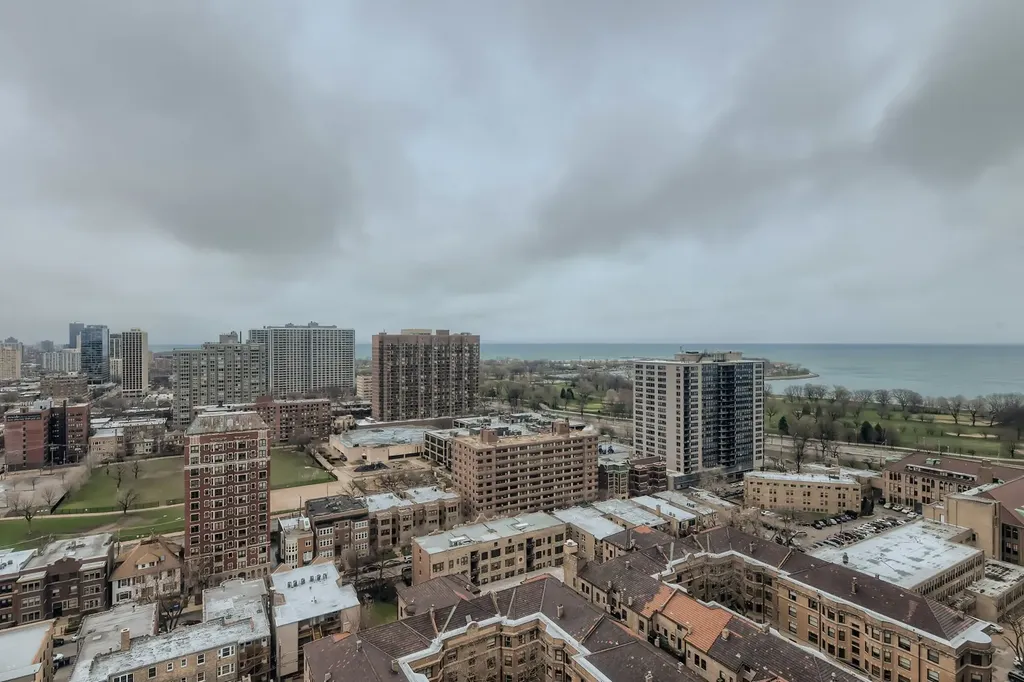 3930 North Pine Grove Avenue Chicago IL 60613