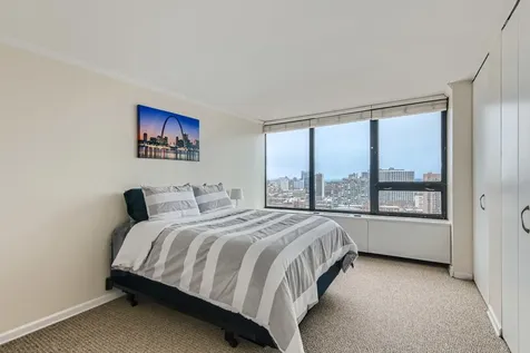 3930 North Pine Grove Avenue Chicago IL 60613
