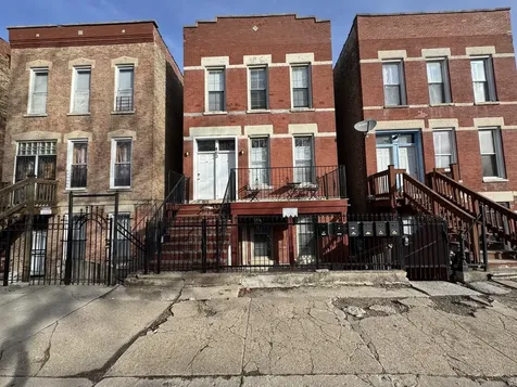 460 West 28th Place Chicago IL 60616