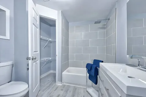 460 West 28th Place Chicago IL 60616