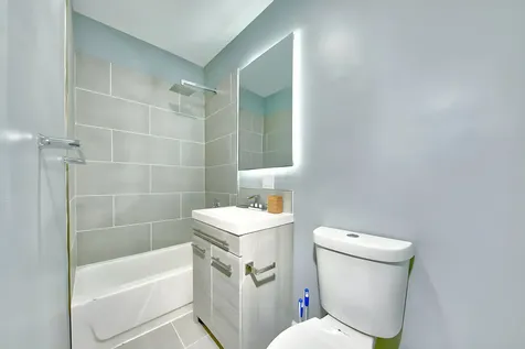 460 West 28th Place Chicago IL 60616